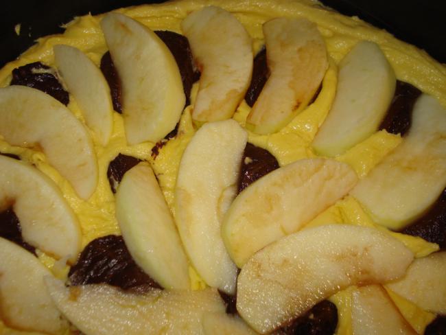 Marmorkuchen mit Apfel